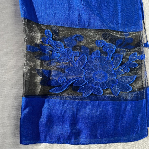 Electric blue & black cut-out silky, flowy scarf, EUC. - Picture 6 of 11